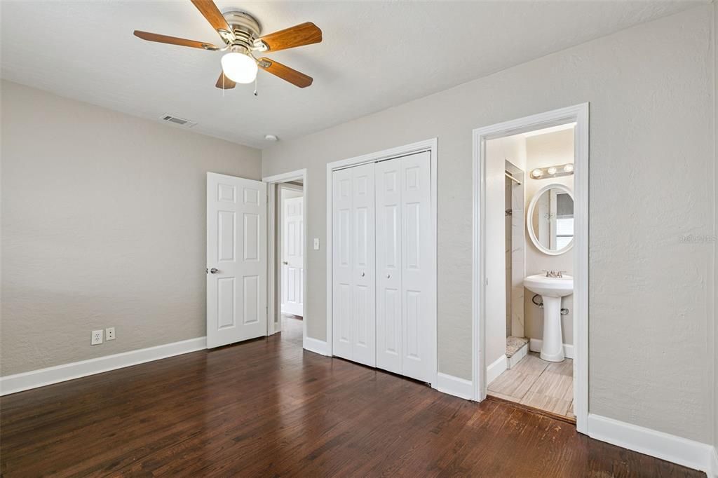 For Sale: $399,900 (3 beds, 2 baths, 1261 Square Feet)