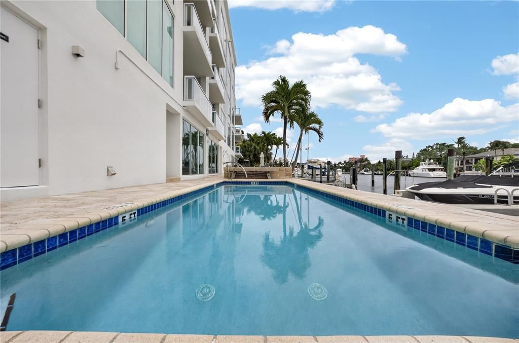 En Venta: $1,699,000 (2 camas, 3 baños, 2100 Pies cuadrados)