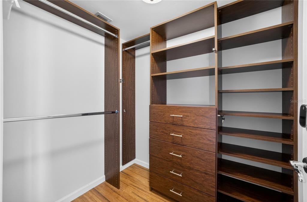 En Venta: $1,699,000 (2 camas, 3 baños, 2100 Pies cuadrados)