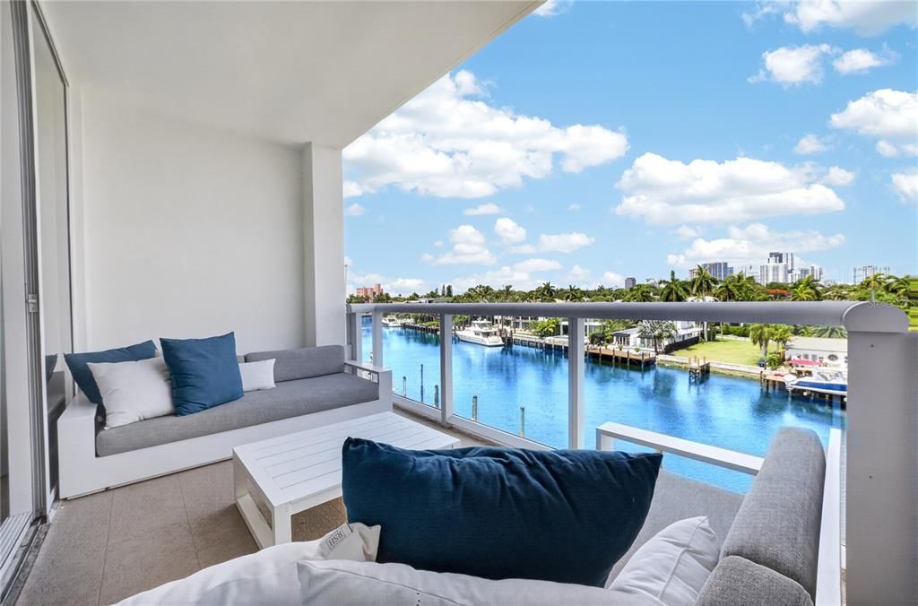 En Venta: $1,699,000 (2 camas, 3 baños, 2100 Pies cuadrados)