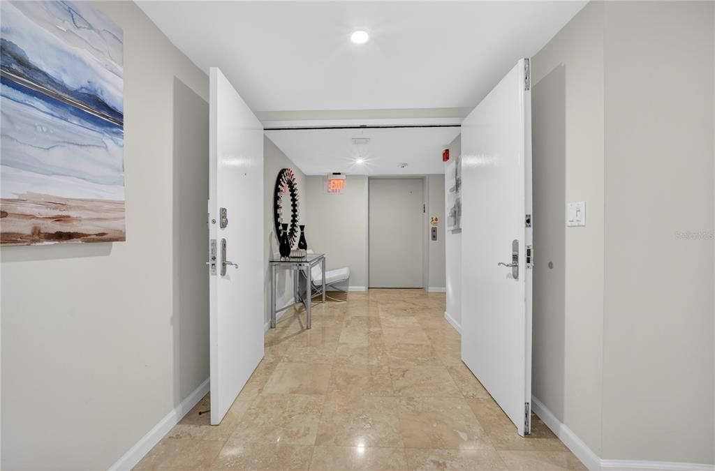 En Venta: $1,699,000 (2 camas, 3 baños, 2100 Pies cuadrados)