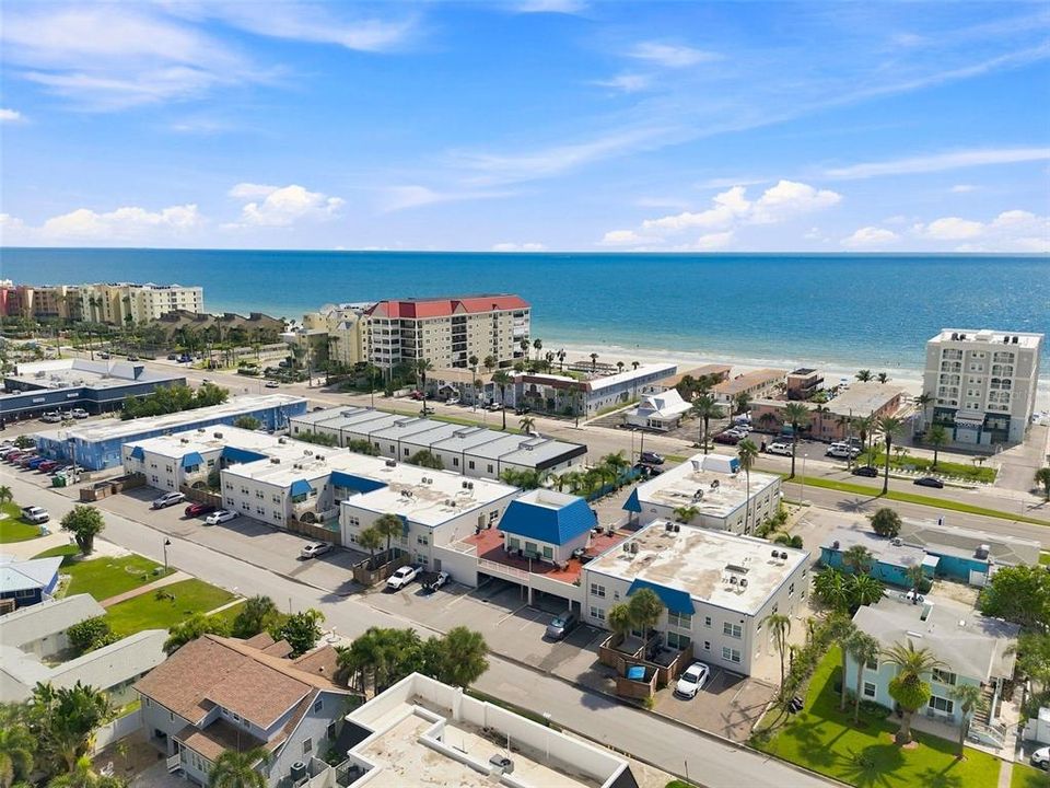 En Venta: $450,000 (2 camas, 2 baños, 867 Pies cuadrados)