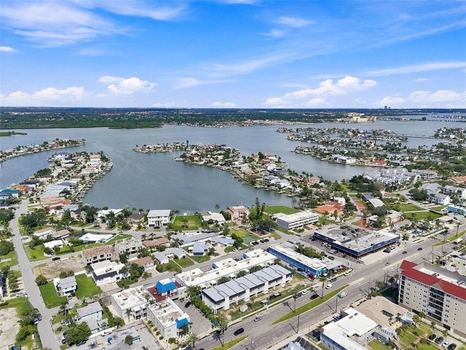 En Venta: $450,000 (2 camas, 2 baños, 867 Pies cuadrados)