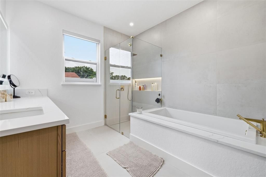 En Venta: $1,274,900 (4 camas, 3 baños, 3593 Pies cuadrados)