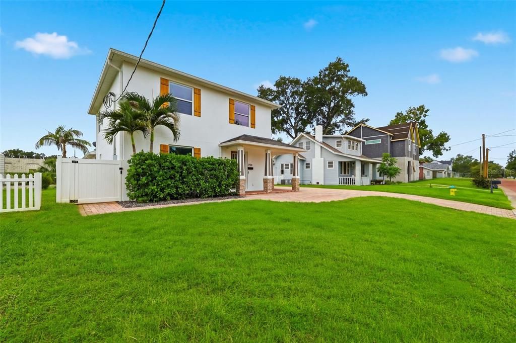 En Venta: $1,274,900 (4 camas, 3 baños, 3593 Pies cuadrados)