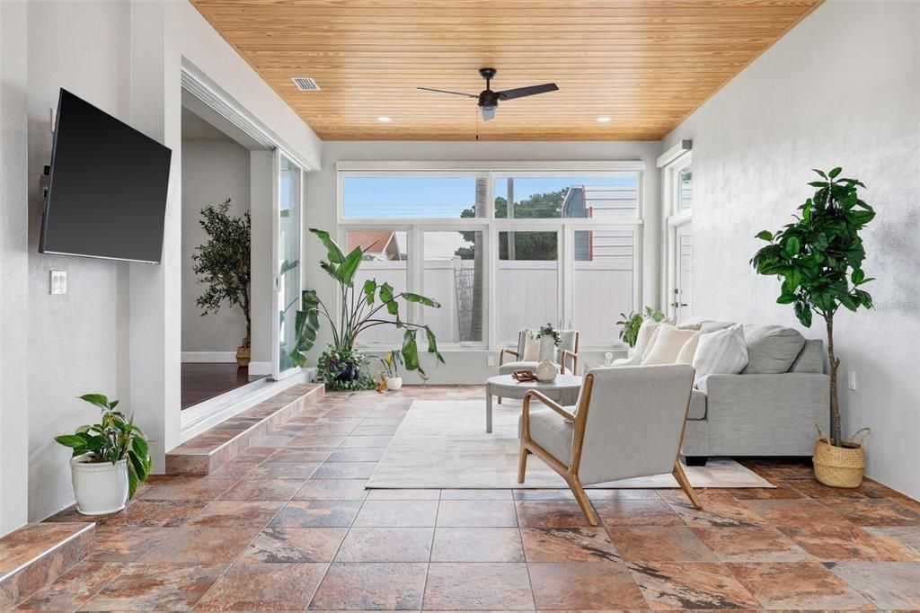 En Venta: $1,274,900 (4 camas, 3 baños, 3593 Pies cuadrados)