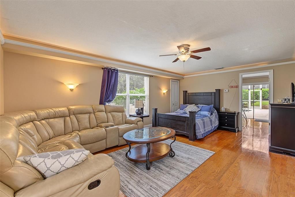 For Sale: $899,000 (5 beds, 4 baths, 3675 Square Feet)
