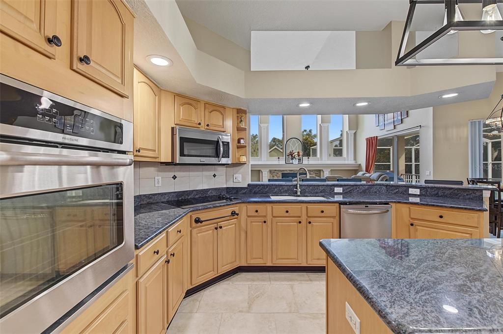 For Sale: $899,000 (5 beds, 4 baths, 3675 Square Feet)