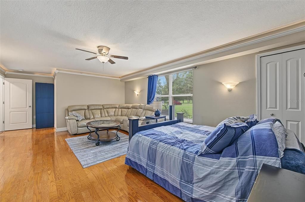 For Sale: $899,000 (5 beds, 4 baths, 3675 Square Feet)