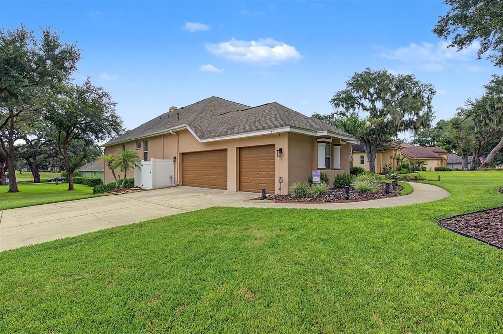For Sale: $899,000 (5 beds, 4 baths, 3675 Square Feet)