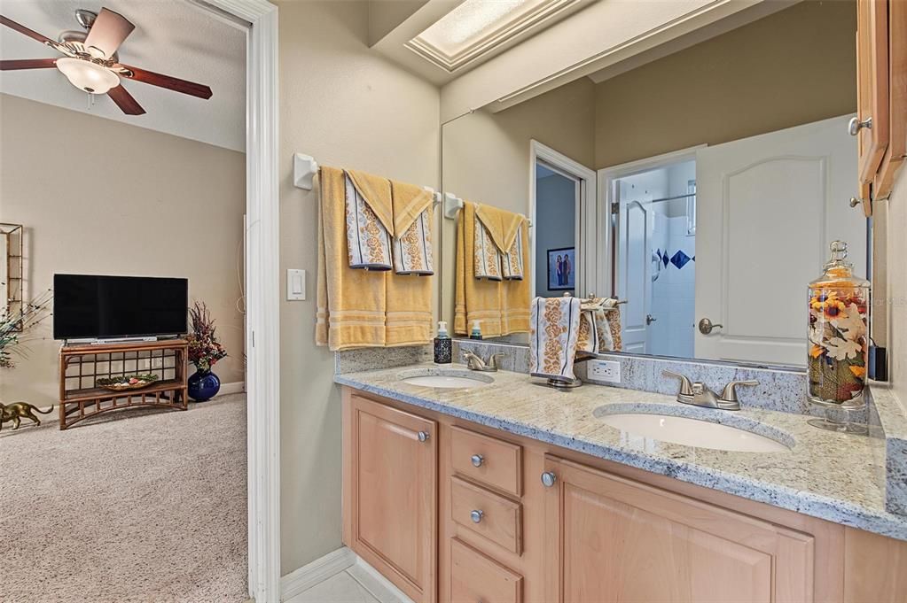 For Sale: $899,000 (5 beds, 4 baths, 3675 Square Feet)