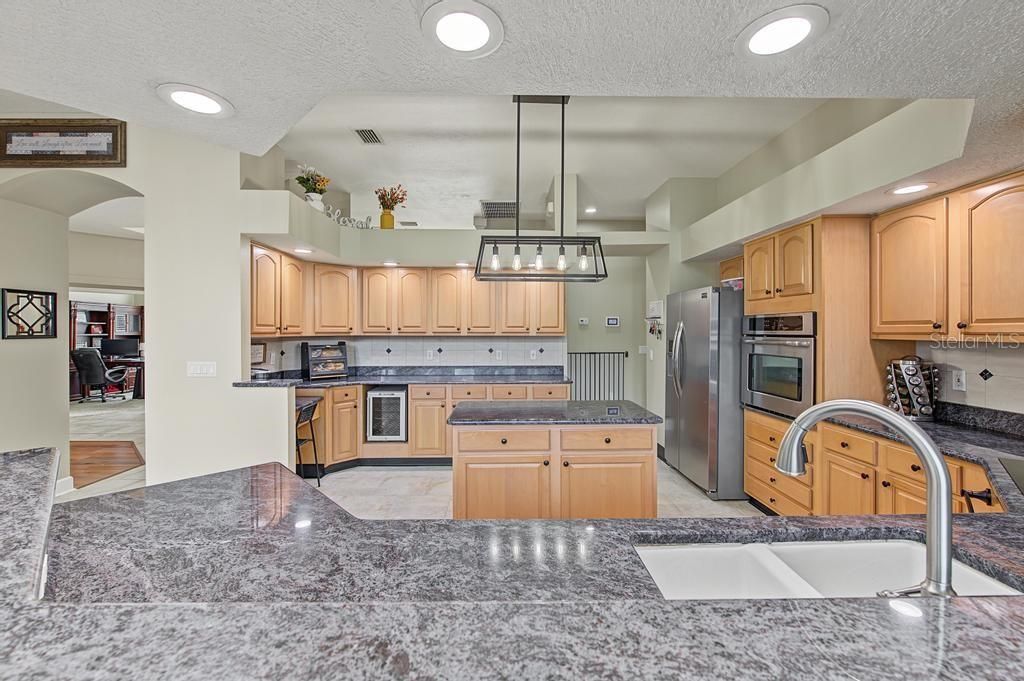 For Sale: $899,000 (5 beds, 4 baths, 3675 Square Feet)