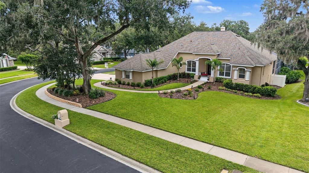 For Sale: $899,000 (5 beds, 4 baths, 3675 Square Feet)
