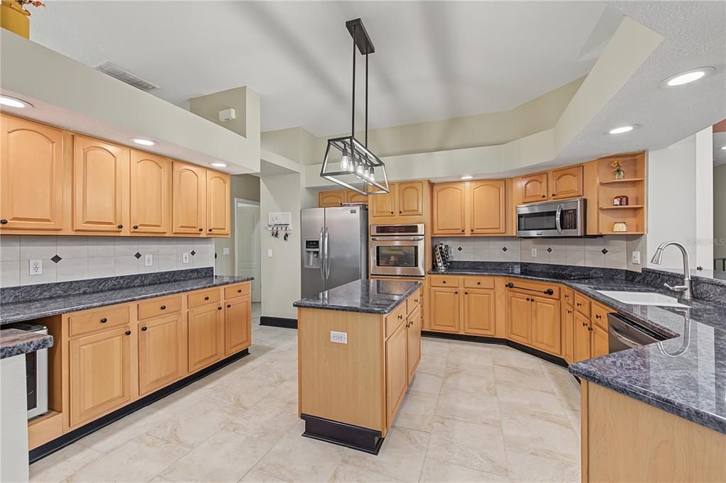 For Sale: $899,000 (5 beds, 4 baths, 3675 Square Feet)