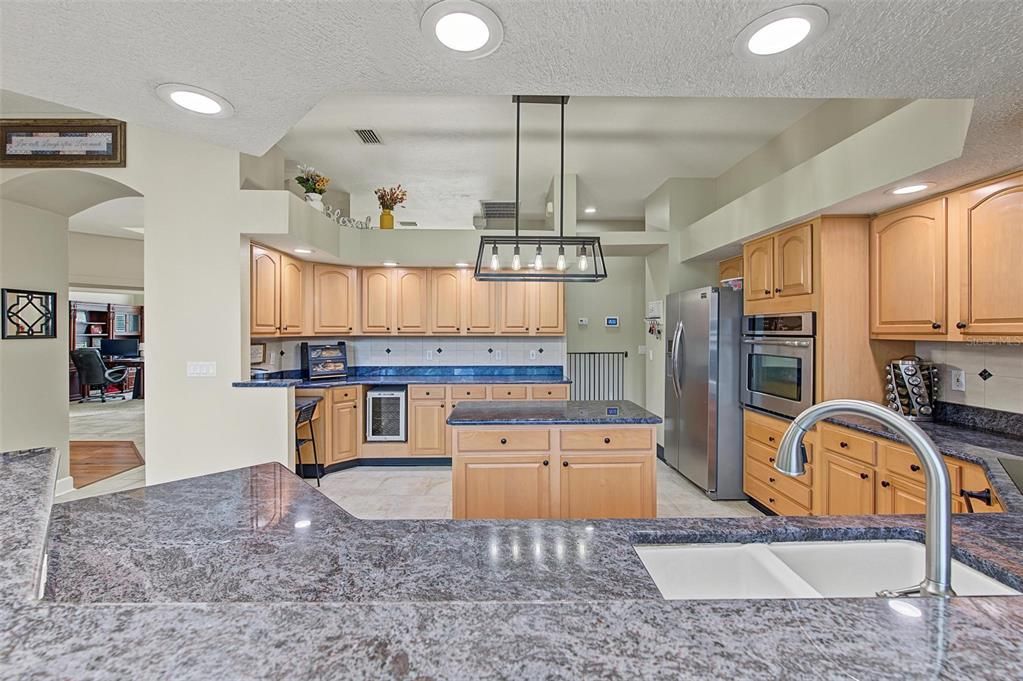 For Sale: $899,000 (5 beds, 4 baths, 3675 Square Feet)