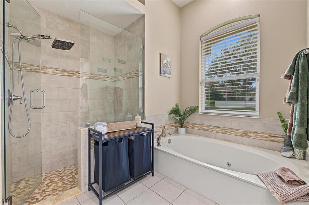 For Sale: $899,000 (5 beds, 4 baths, 3675 Square Feet)