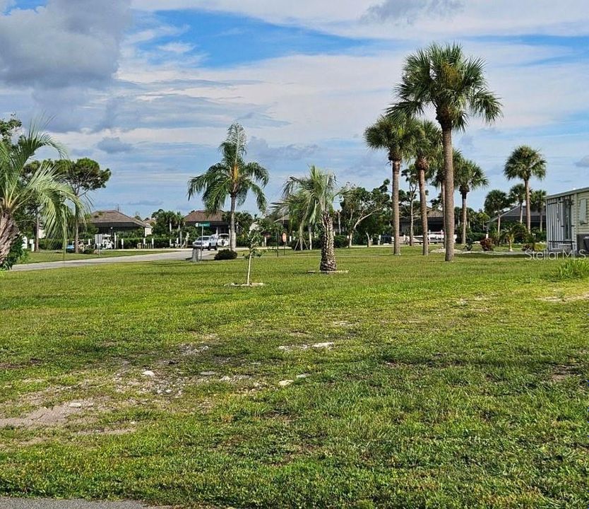 На продажу: $34,000 (0.15 acres)