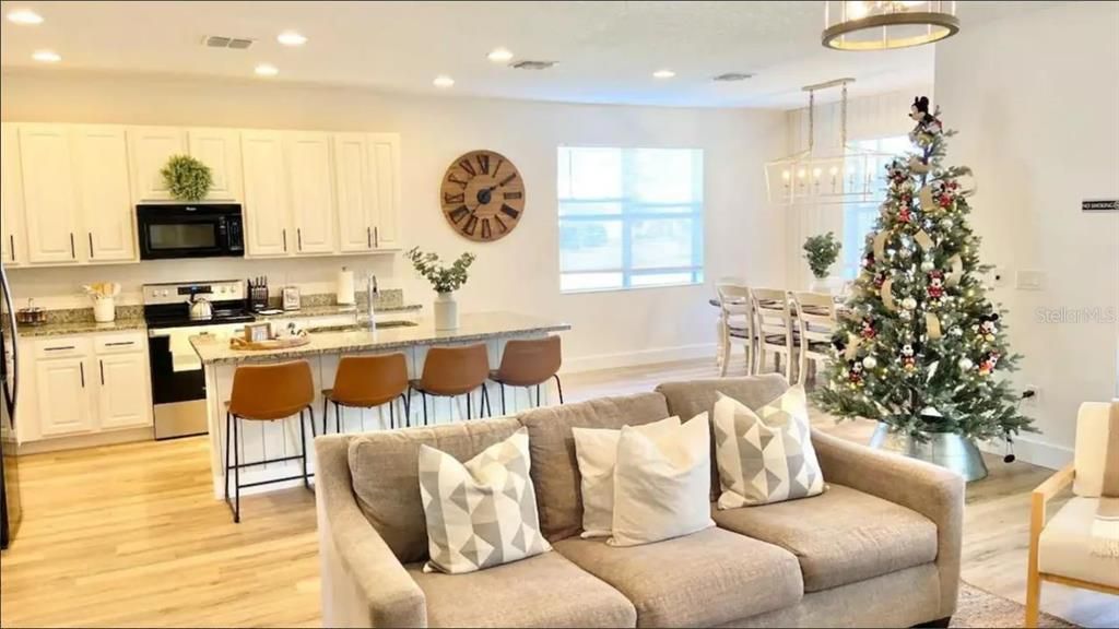 For Rent: $4,950 (5 beds, 5 baths, 3067 Square Feet)