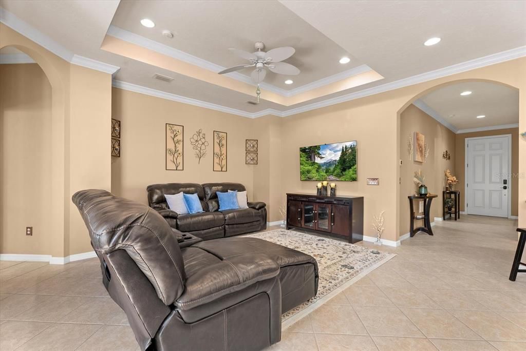 For Sale: $389,000 (3 beds, 2 baths, 1732 Square Feet)
