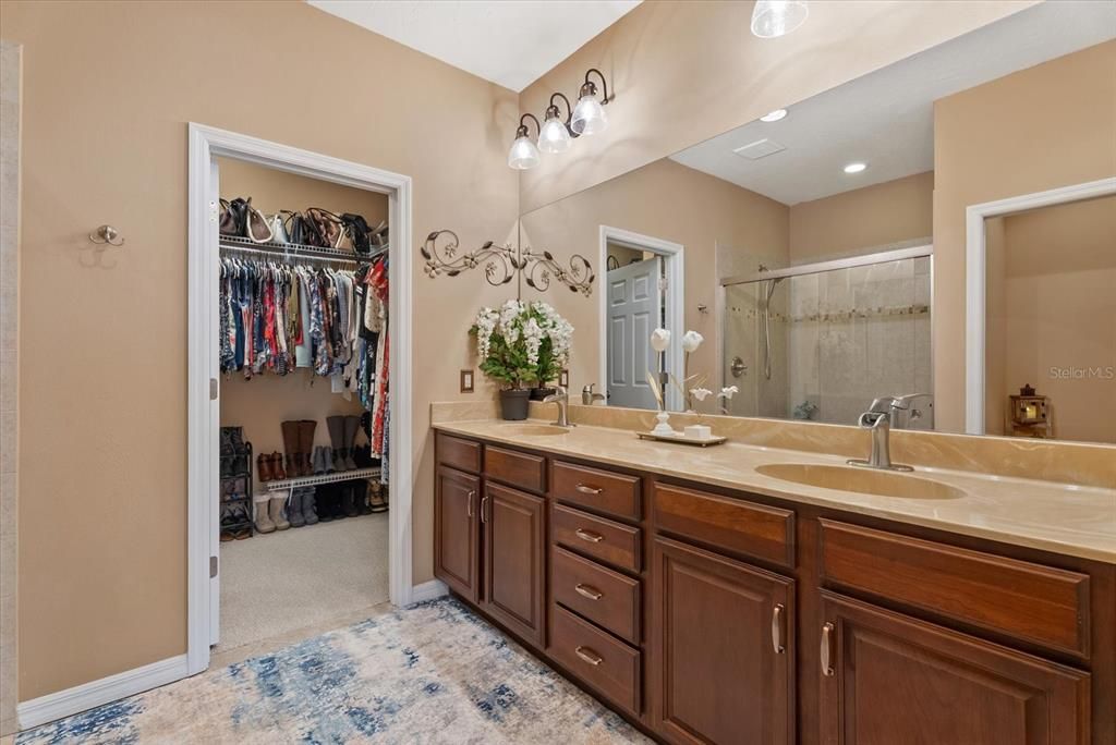 For Sale: $389,000 (3 beds, 2 baths, 1732 Square Feet)
