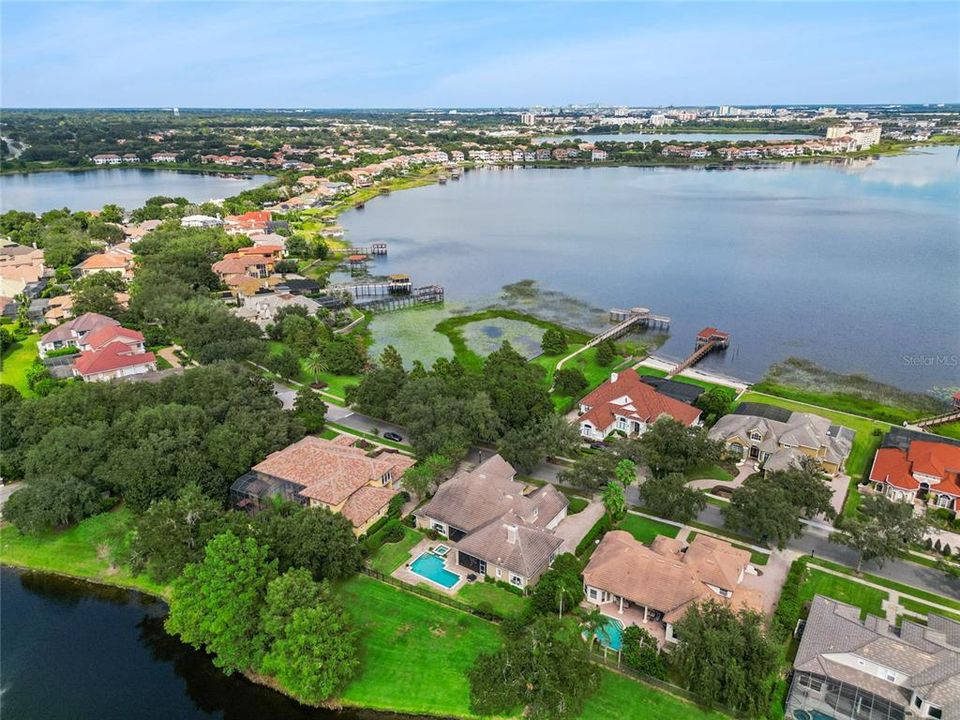 For Sale: $1,785,000 (6 beds, 5 baths, 5200 Square Feet)