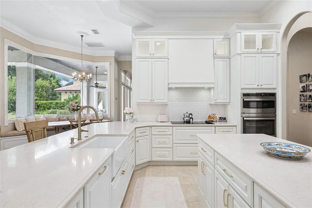 For Sale: $1,785,000 (6 beds, 5 baths, 5200 Square Feet)