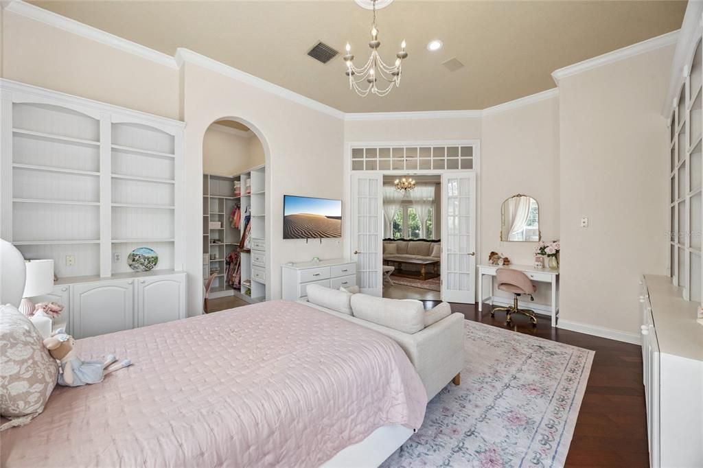 For Sale: $1,785,000 (6 beds, 5 baths, 5200 Square Feet)