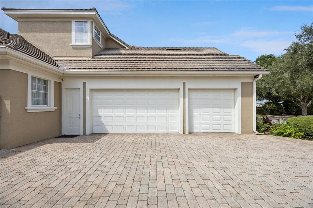For Sale: $1,785,000 (6 beds, 5 baths, 5200 Square Feet)