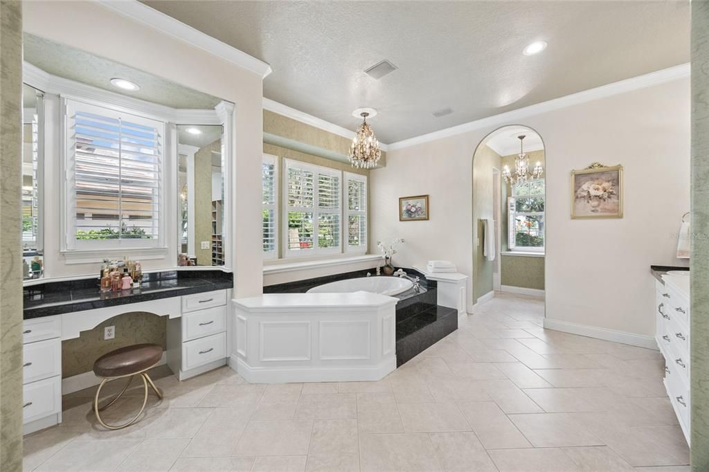 For Sale: $1,785,000 (6 beds, 5 baths, 5200 Square Feet)