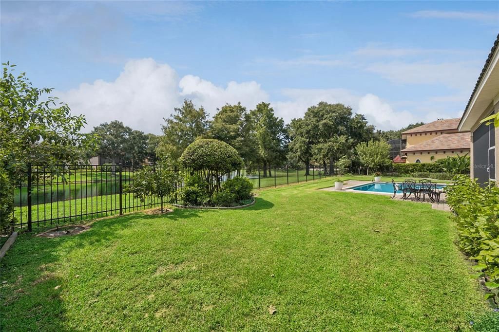 For Sale: $1,785,000 (6 beds, 5 baths, 5200 Square Feet)