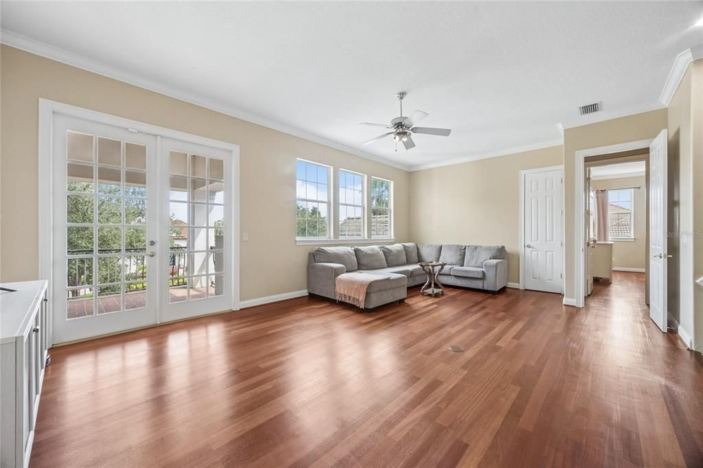 For Sale: $1,785,000 (6 beds, 5 baths, 5200 Square Feet)