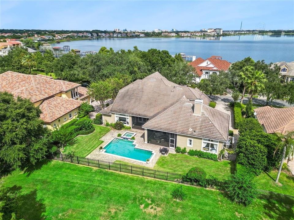 For Sale: $1,785,000 (6 beds, 5 baths, 5200 Square Feet)