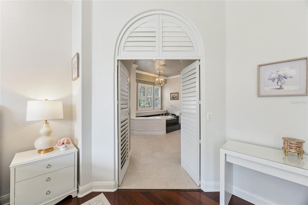 For Sale: $1,785,000 (6 beds, 5 baths, 5200 Square Feet)