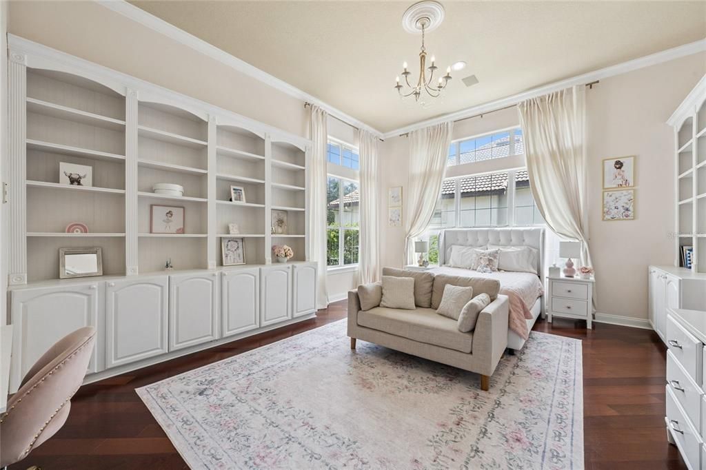 For Sale: $1,785,000 (6 beds, 5 baths, 5200 Square Feet)