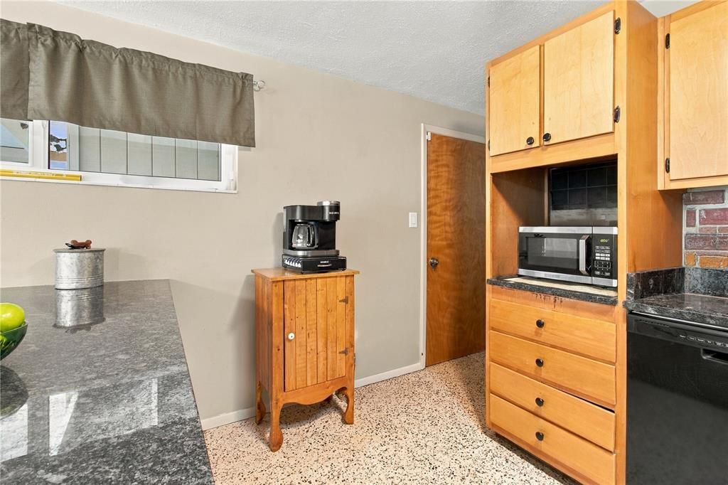En Venta: $340,000 (3 camas, 2 baños, 1390 Pies cuadrados)