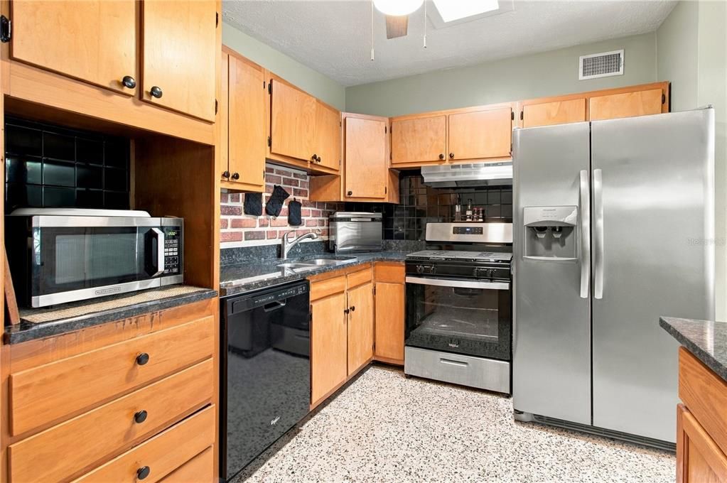 En Venta: $340,000 (3 camas, 2 baños, 1390 Pies cuadrados)