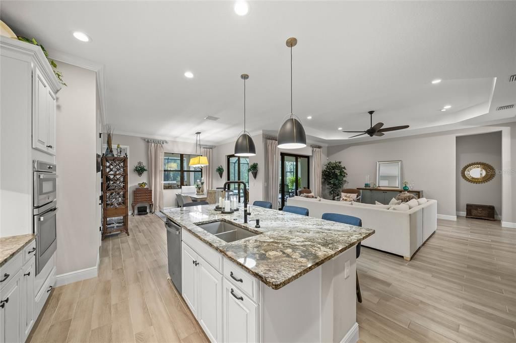 En Venta: $899,900 (3 camas, 3 baños, 2690 Pies cuadrados)