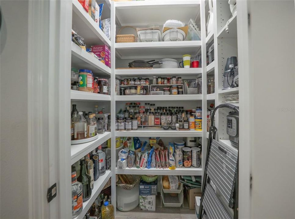 En Venta: $899,900 (3 camas, 3 baños, 2690 Pies cuadrados)