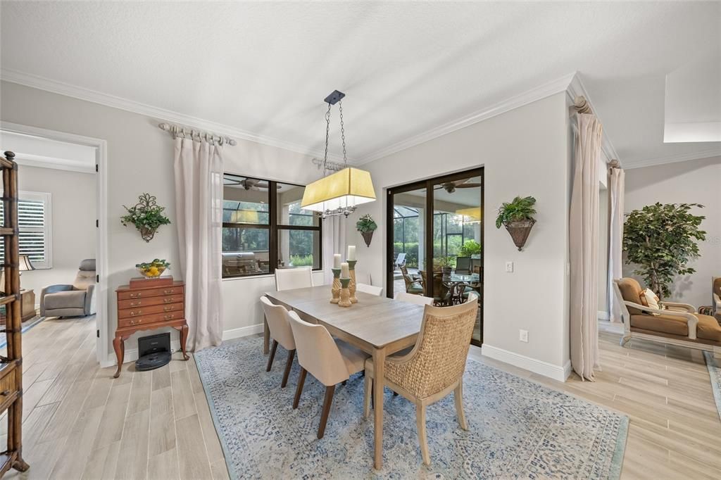 En Venta: $899,900 (3 camas, 3 baños, 2690 Pies cuadrados)