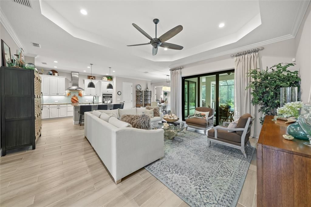 En Venta: $899,900 (3 camas, 3 baños, 2690 Pies cuadrados)