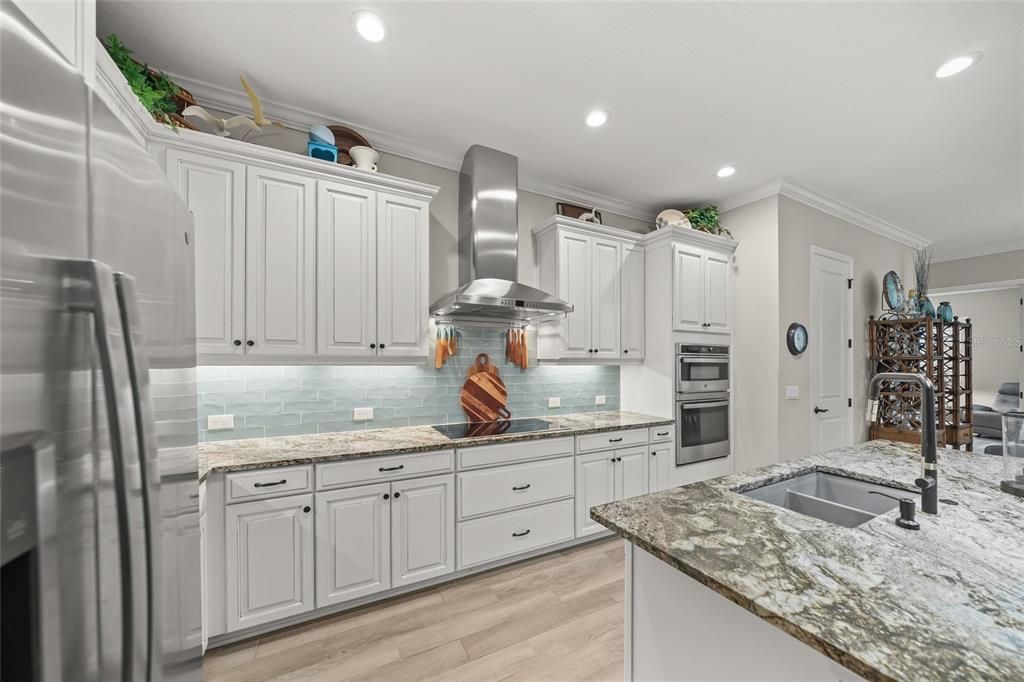 En Venta: $899,900 (3 camas, 3 baños, 2690 Pies cuadrados)