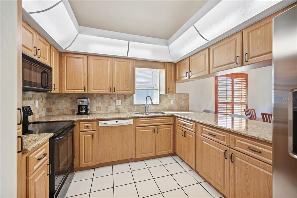 На продажу: $259,000 (3 спален, 2 ванн, 1338 Квадратных фут)