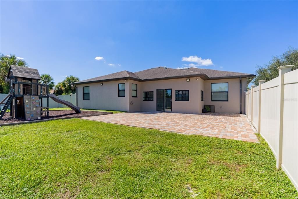 En Venta: $409,000 (3 camas, 2 baños, 2128 Pies cuadrados)