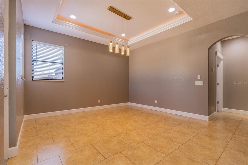 En Venta: $409,000 (3 camas, 2 baños, 2128 Pies cuadrados)