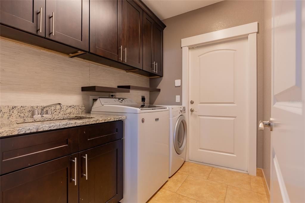 En Venta: $409,000 (3 camas, 2 baños, 2128 Pies cuadrados)