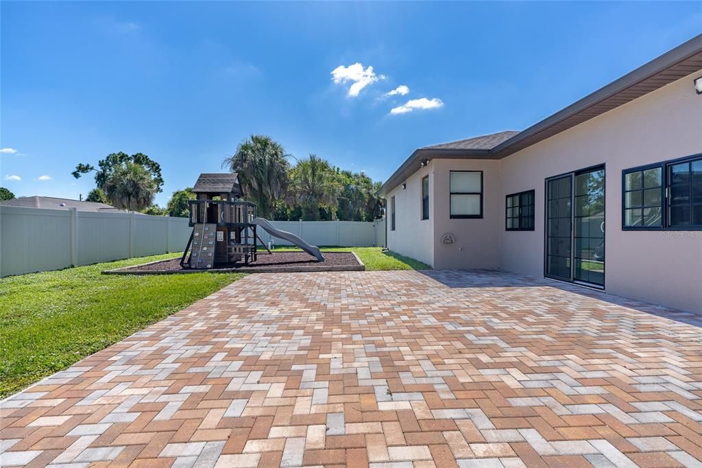 En Venta: $409,000 (3 camas, 2 baños, 2128 Pies cuadrados)