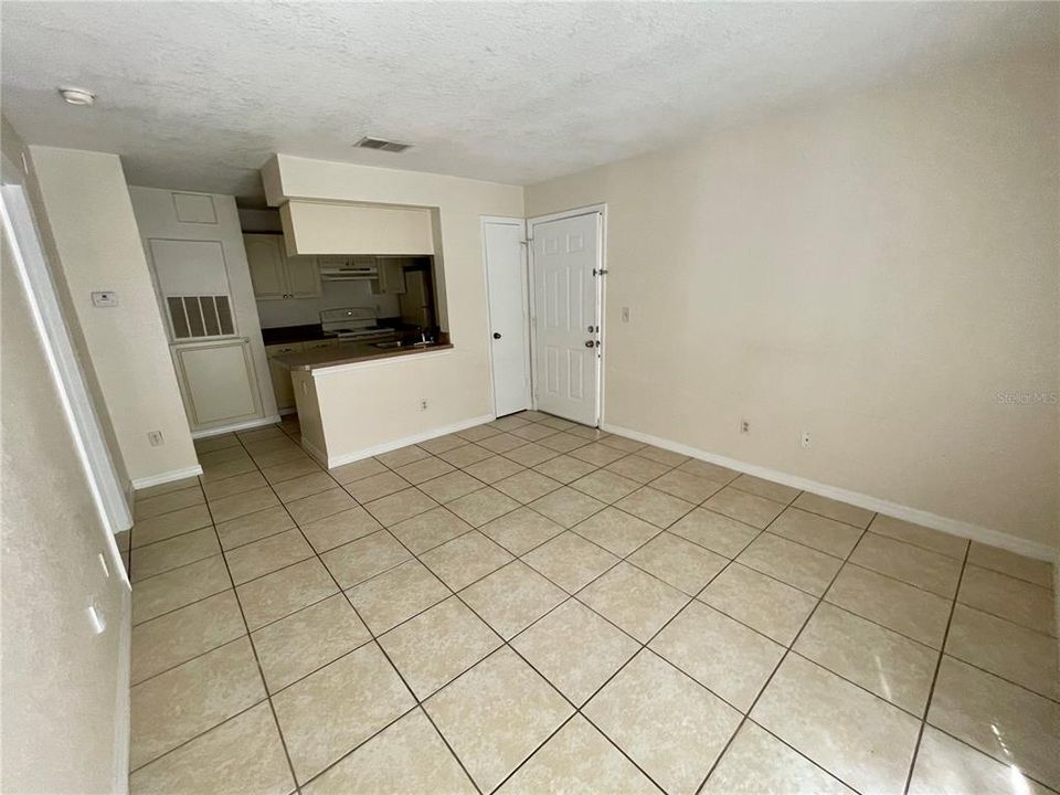 For Rent: $1,295 (1 beds, 1 baths, 583 Square Feet)