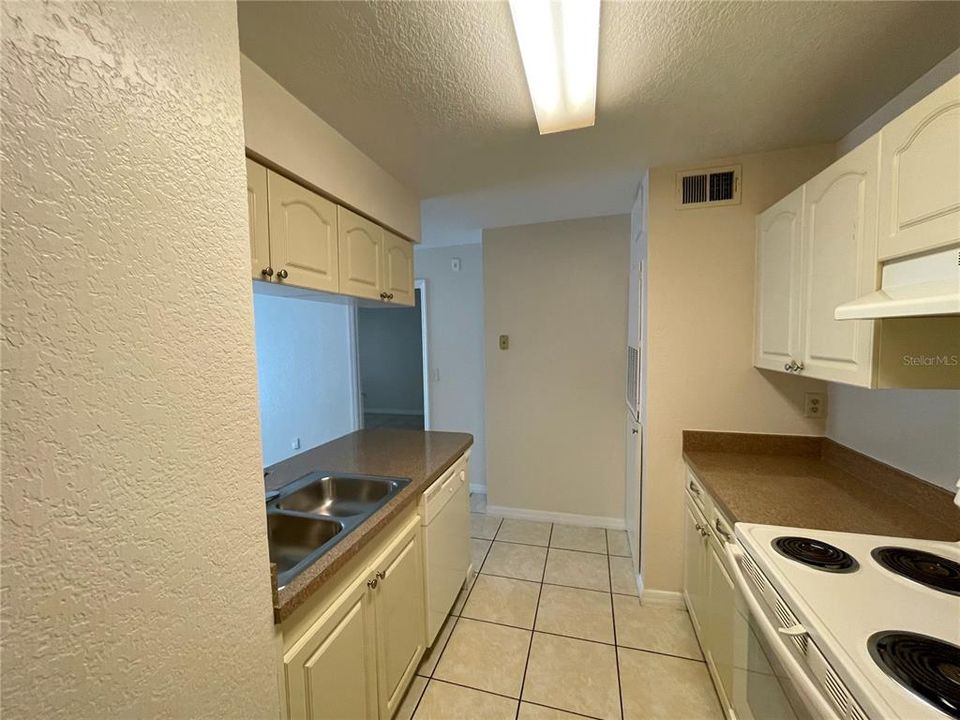 For Rent: $1,295 (1 beds, 1 baths, 583 Square Feet)