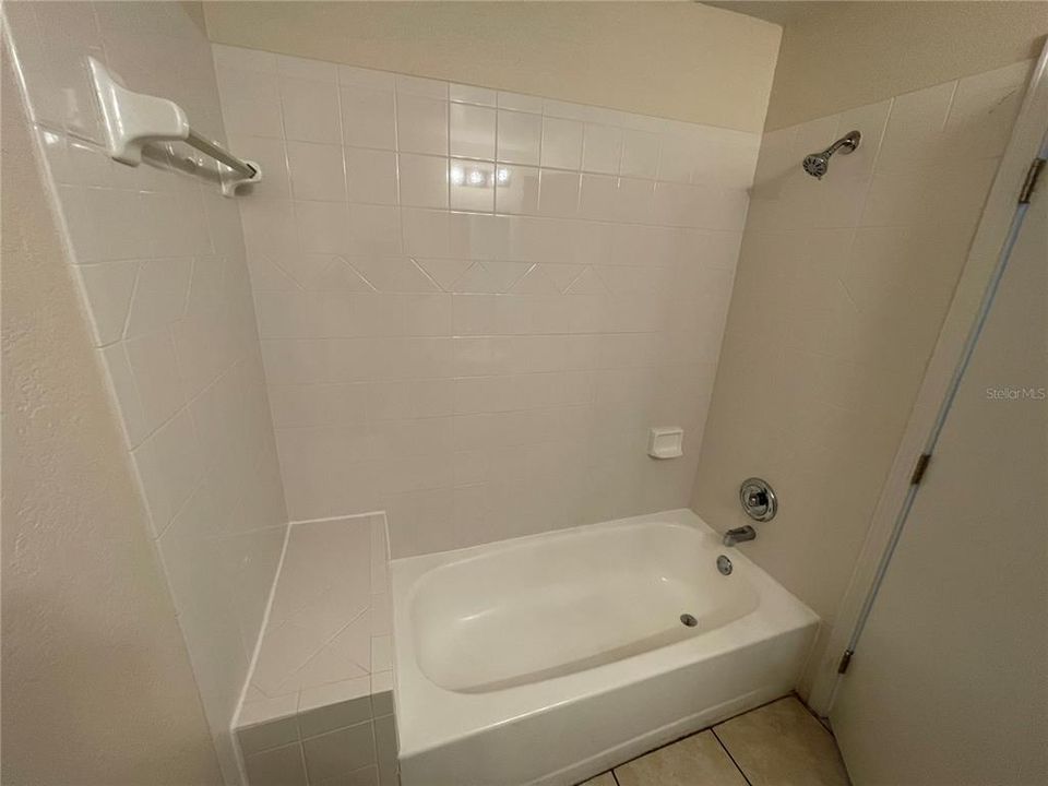 For Rent: $1,295 (1 beds, 1 baths, 583 Square Feet)