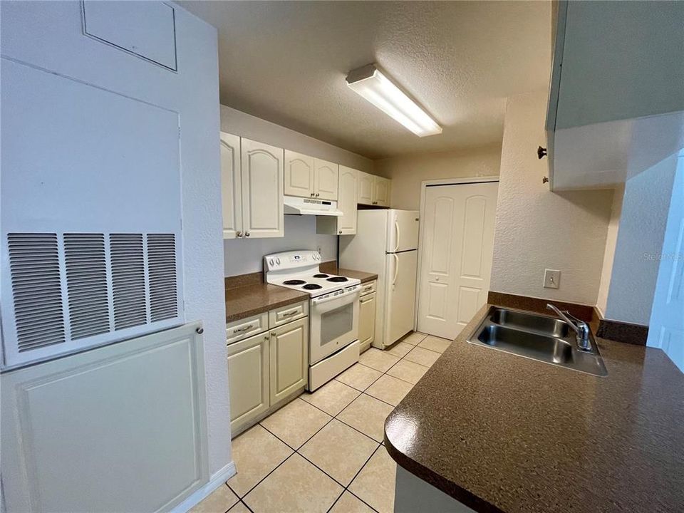 For Rent: $1,295 (1 beds, 1 baths, 583 Square Feet)